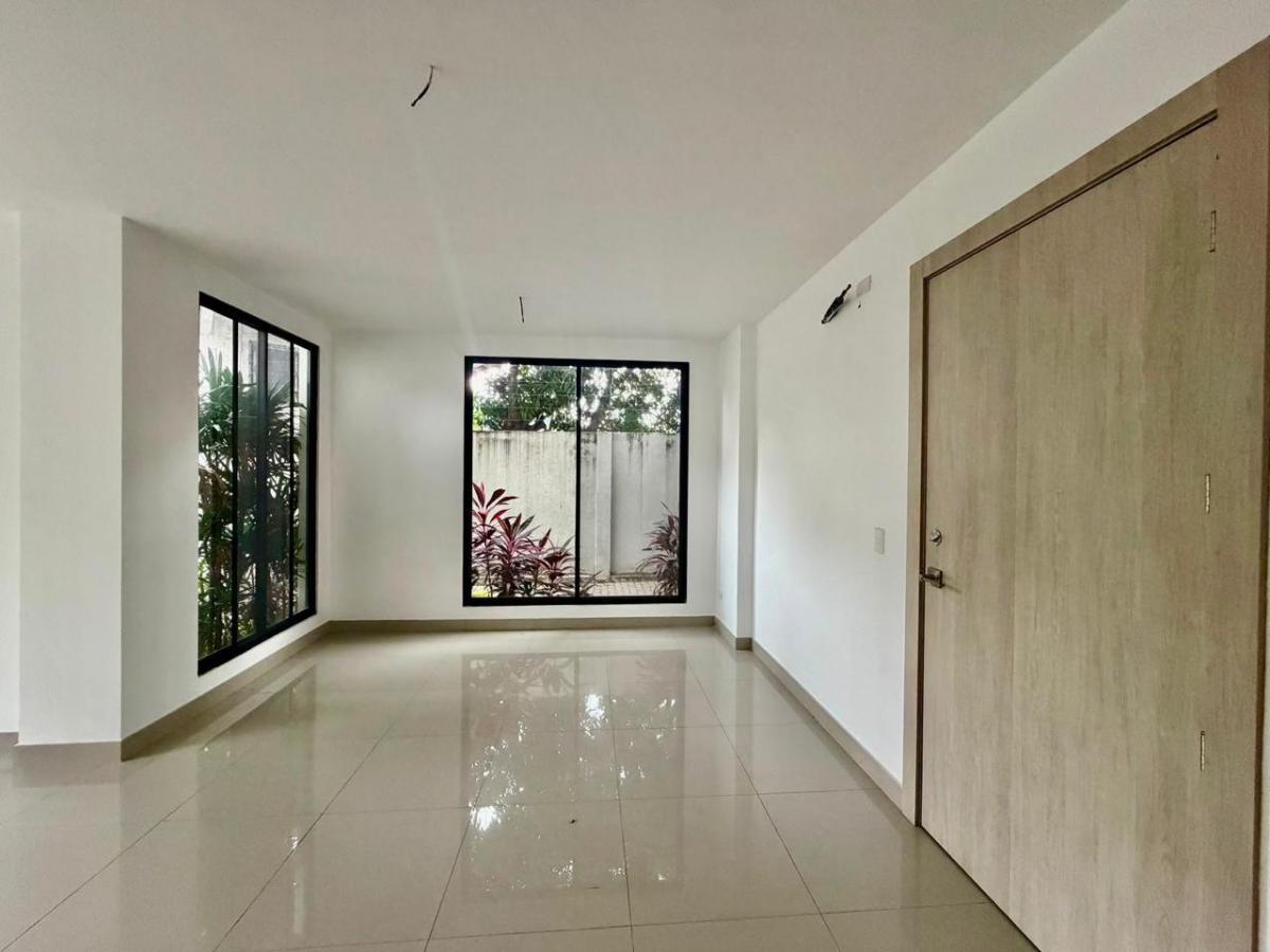 Departamento Planta Baja a Pocos Pasos del Liceo Panamericano, Guayas — imagen 9