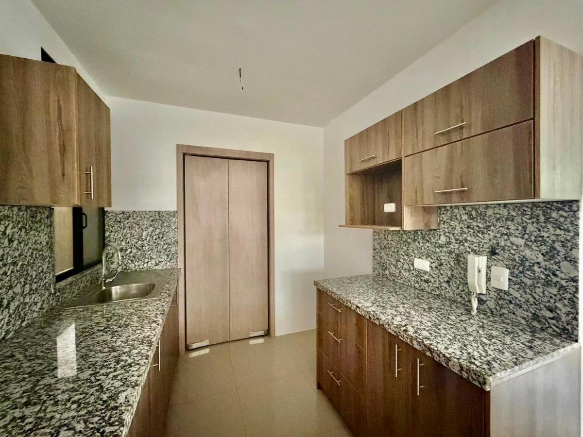 Departamento Planta Baja a Pocos Pasos del Liceo Panamericano, Guayas — imagen 8