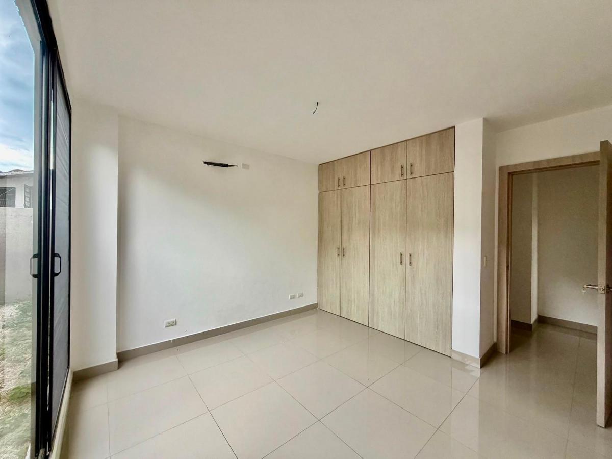 Departamento Planta Baja a Pocos Pasos del Liceo Panamericano, Guayas — imagen 2
