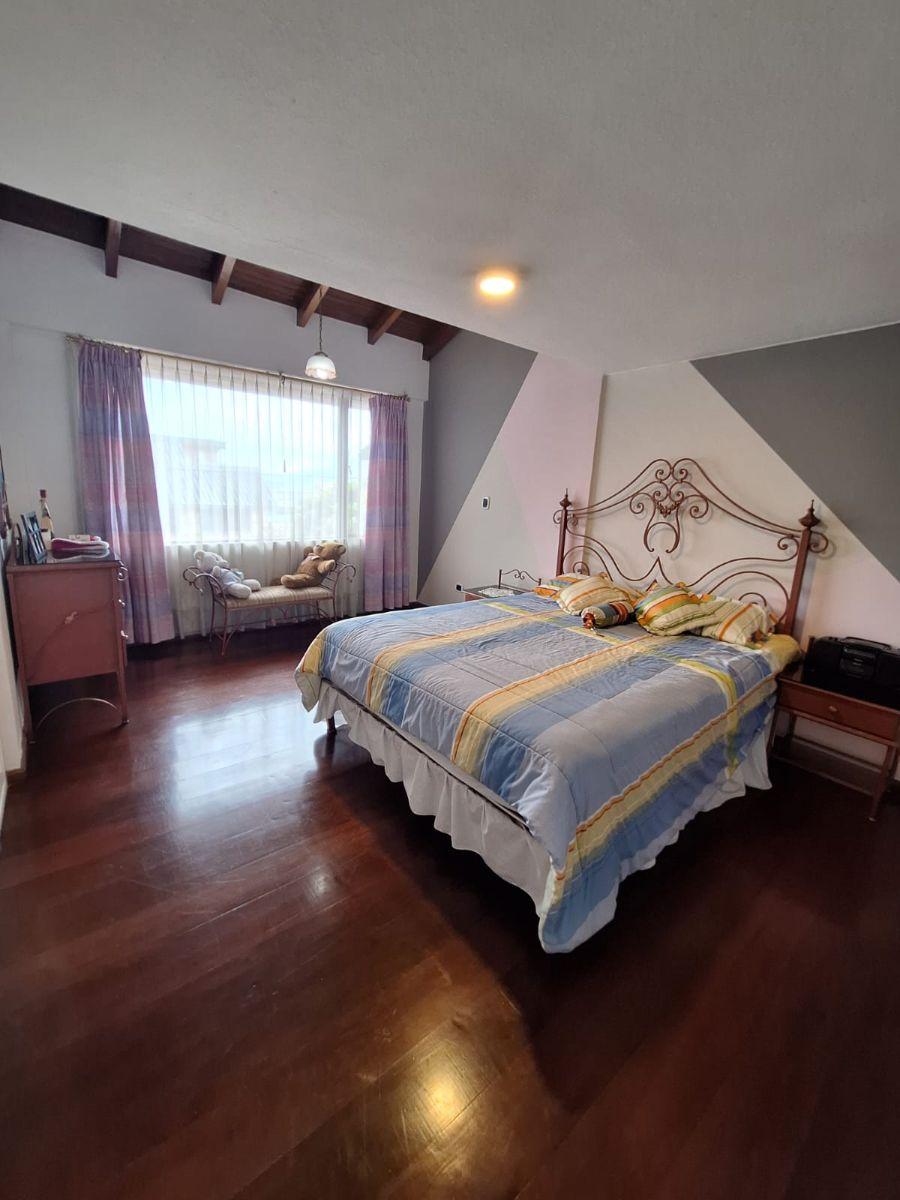 Venta Casa Rentera con 2 Locales Comerciales – Sector El Morlán Quito — imagen 7