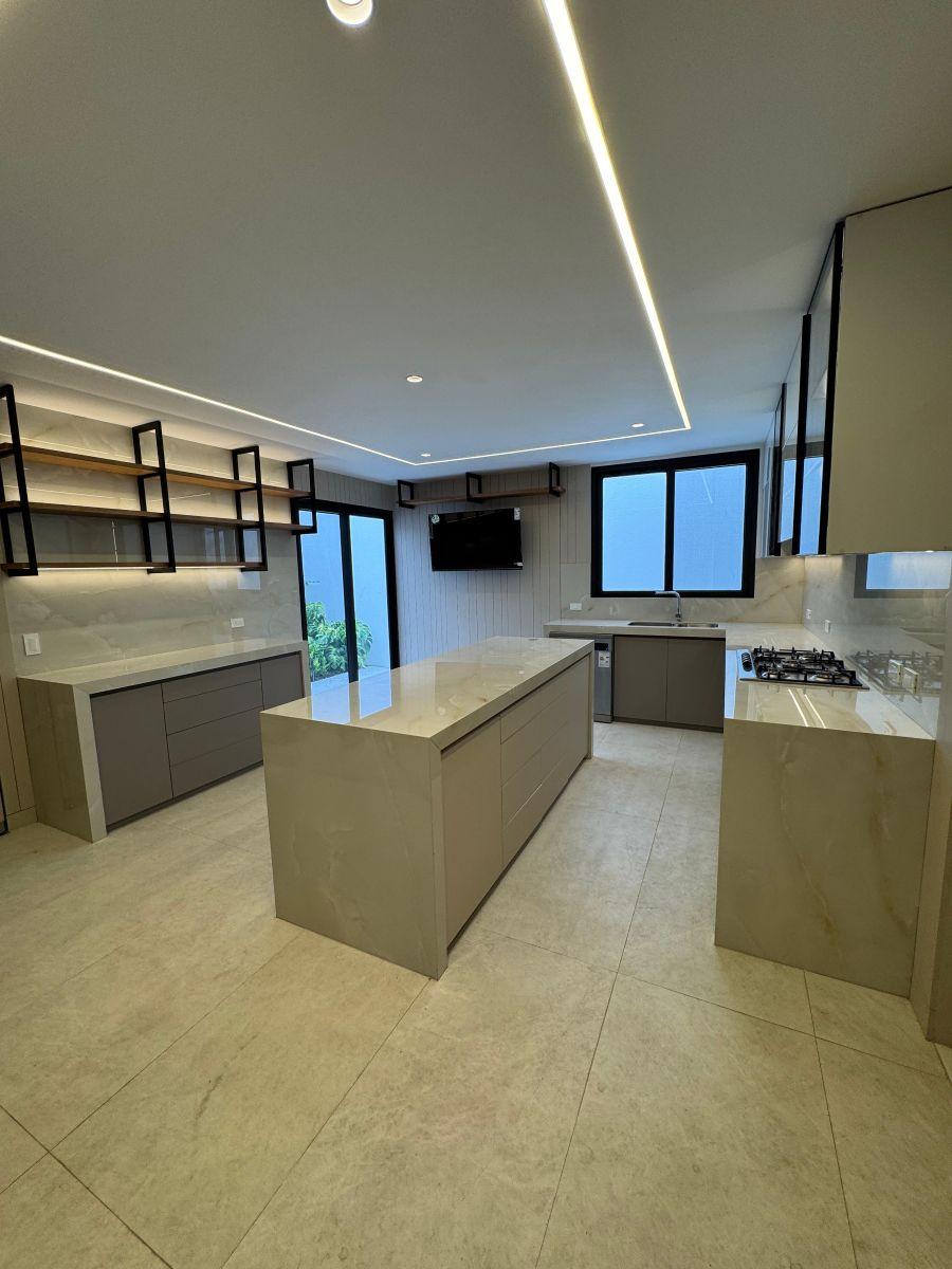 Casa con 650 m² Terreno, 4 Recámaras en Venta y Alquiler, Samborondón Remodelada, Guayas — imagen 5