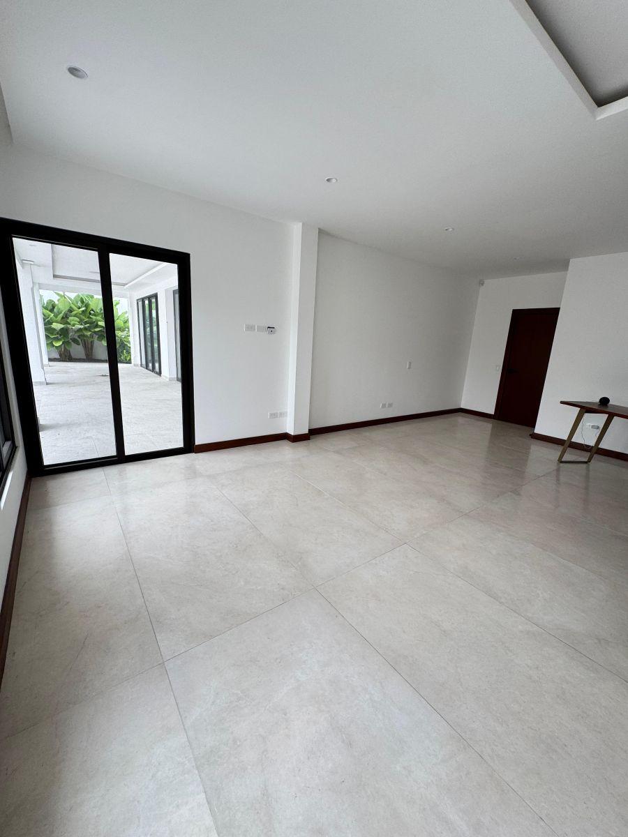 Casa con 650 m² Terreno, 4 Recámaras en Venta y Alquiler, Samborondón Remodelada, Guayas — imagen 4