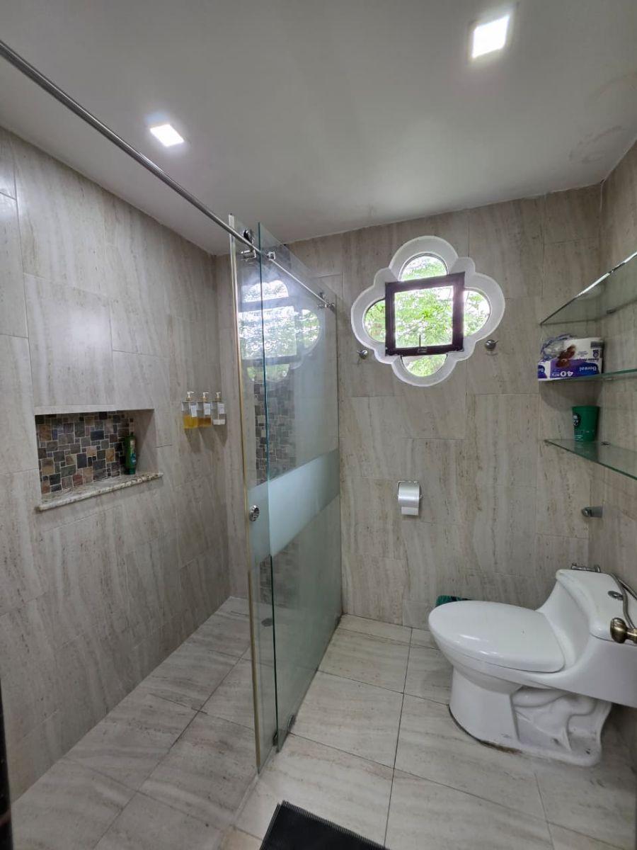 Samborondón Km 2.5 Urb El Alamo Amplia Casa en Venta, Guayas — imagen 8