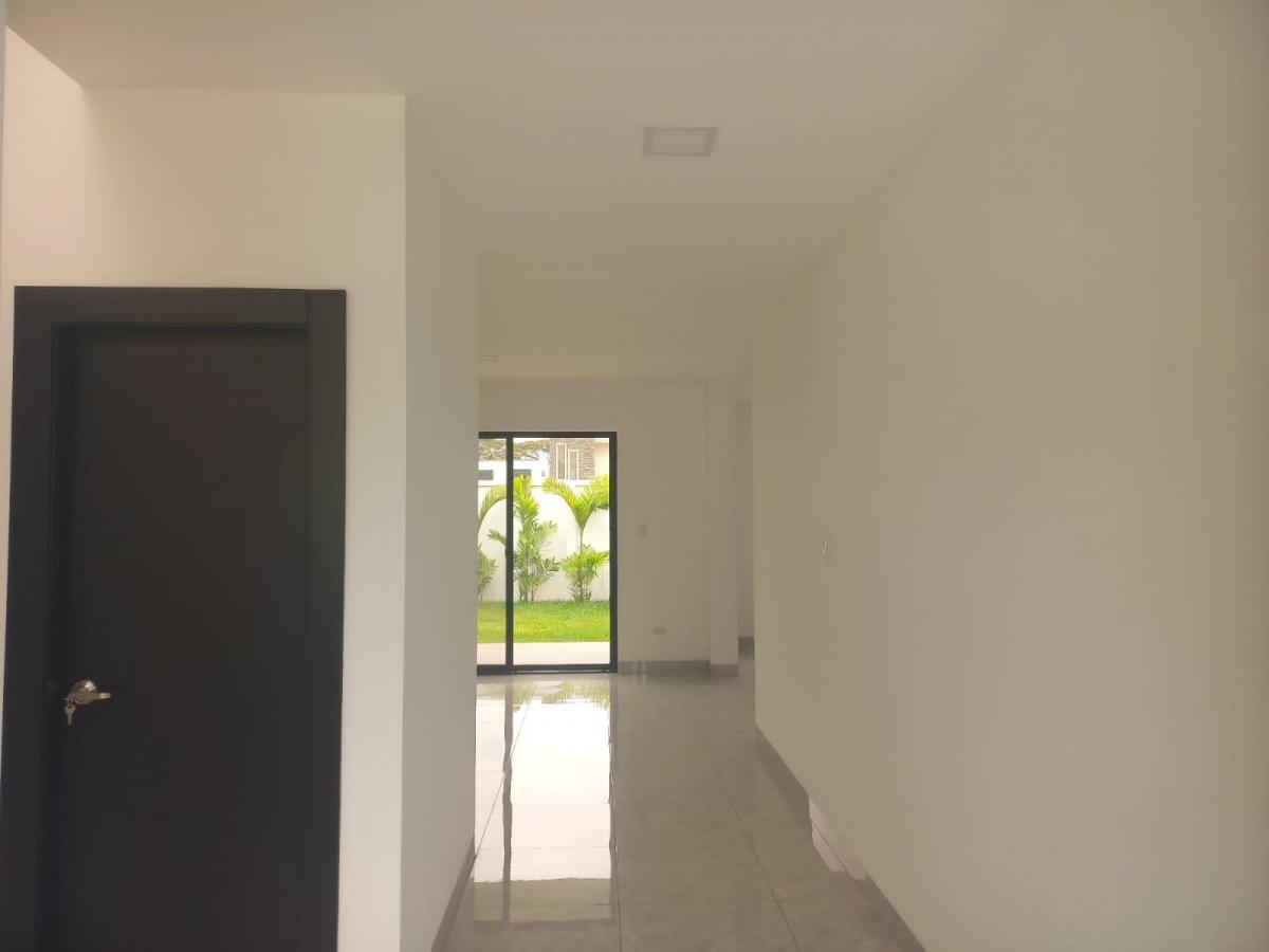 Casa de Venta en La Urbanización Portón Al Río de Vicrieel, 3 Dorm.. Guayas — imagen 8