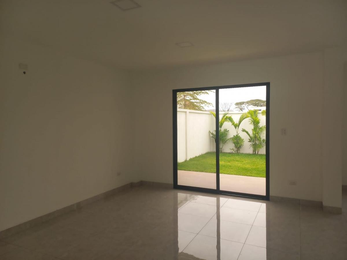 Casa de Venta en La Urbanización Portón Al Río de Vicrieel, 3 Dorm.. Guayas — imagen 7