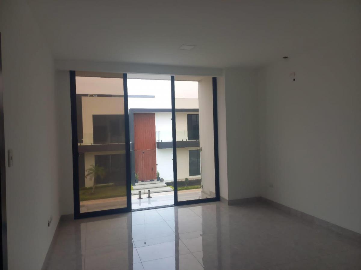 Casa de Venta en La Urbanización Portón Al Río de Vicrieel, 3 Dorm.. Guayas — imagen 2