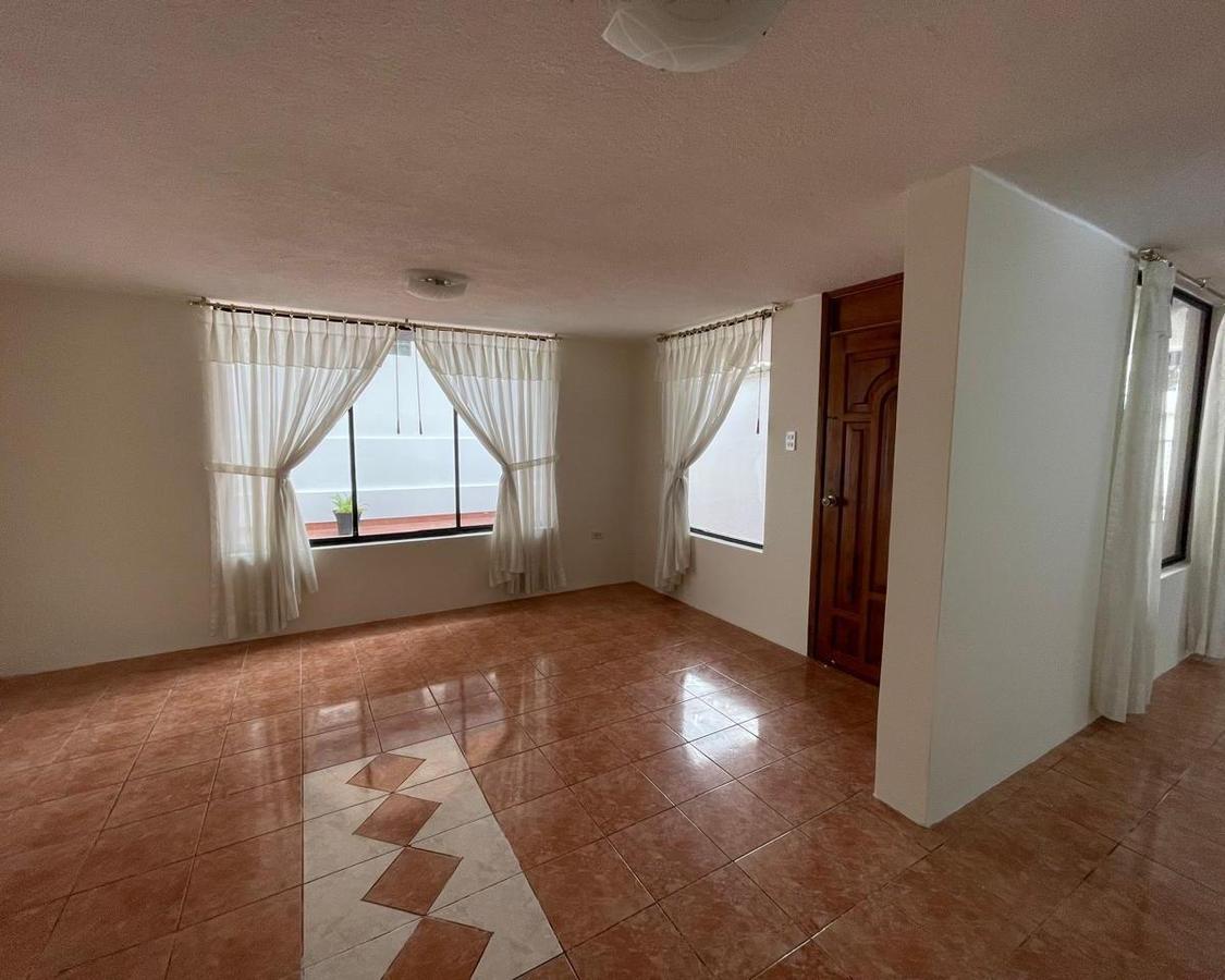 Vendo Casa de 4 Habitaciones en Conjunto Familiar - Tumbaco - *mm* — imagen 10