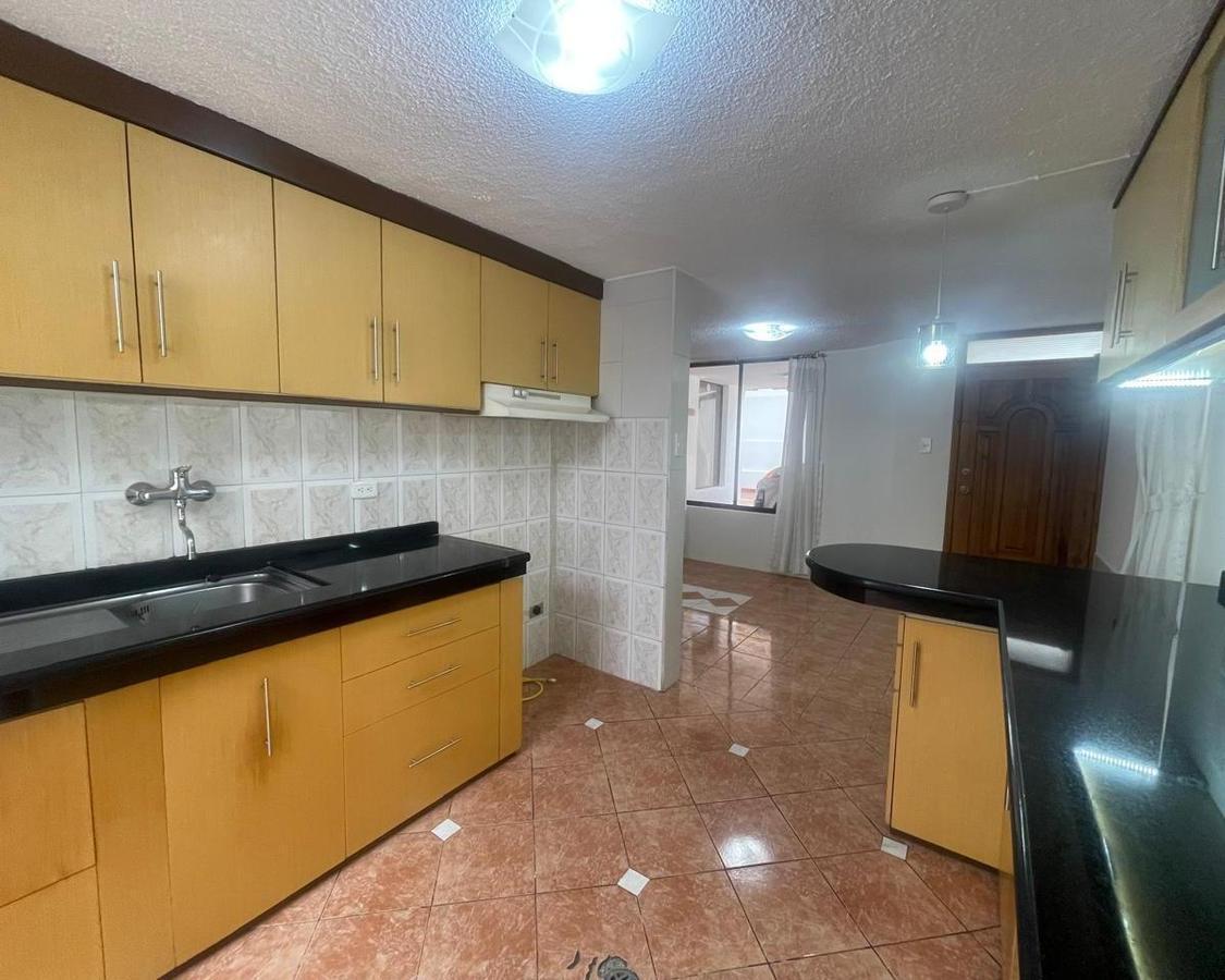 Vendo Casa de 4 Habitaciones en Conjunto Familiar - Tumbaco - *mm* — imagen 9
