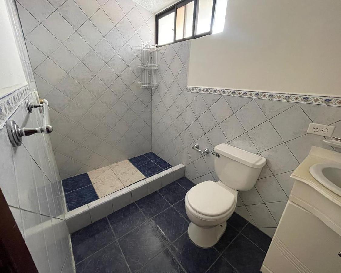 Vendo Casa de 4 Habitaciones en Conjunto Familiar - Tumbaco - *mm* — imagen 6