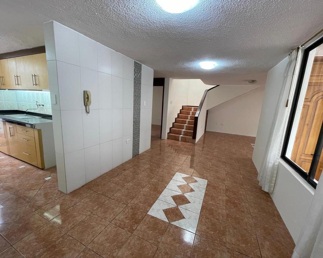 Vendo Casa de 4 Habitaciones en Conjunto Familiar - Tumbaco - *mm* — imagen 3