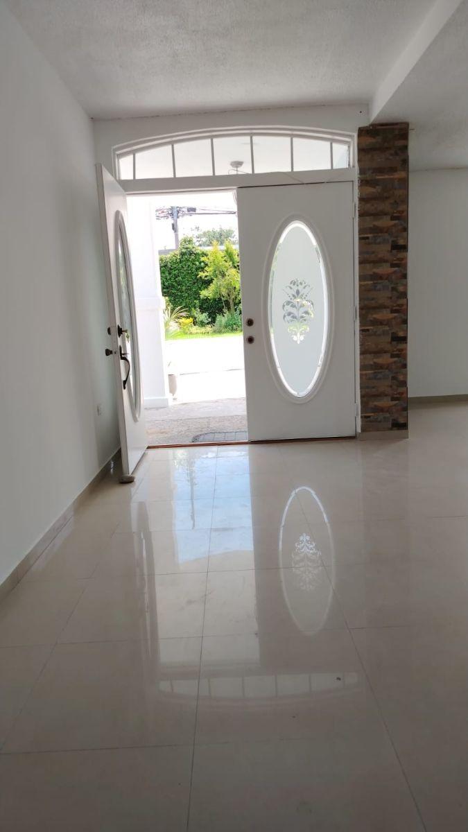 Casa Independiente 4 Dorm. con Piscina Tumbaco — imagen 8