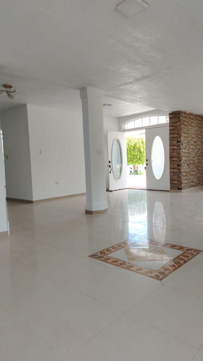 Casa Independiente 4 Dorm. con Piscina Tumbaco — imagen 7