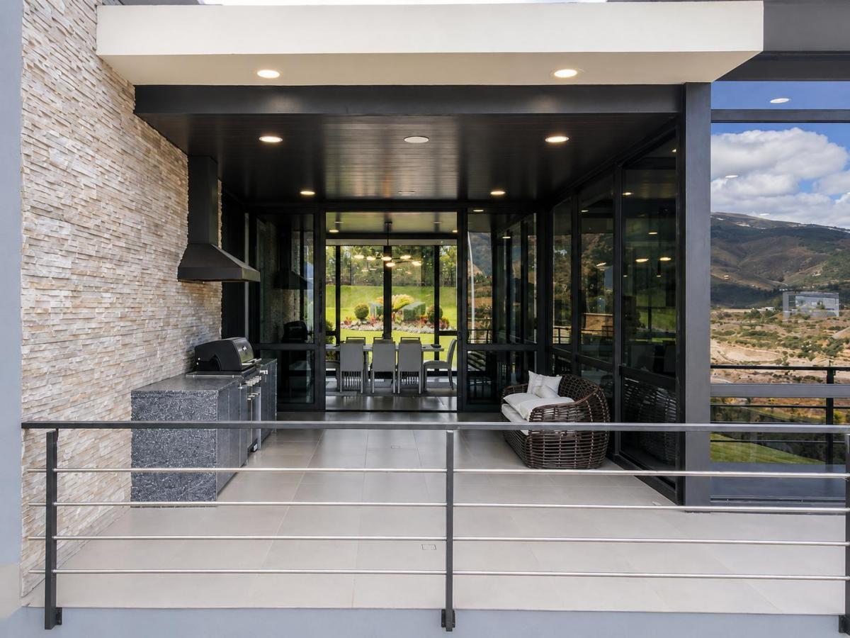 Tabacundo, Moderna Casa de Campo en Venta, 45 Minutos del Aereopuerto — imagen 8