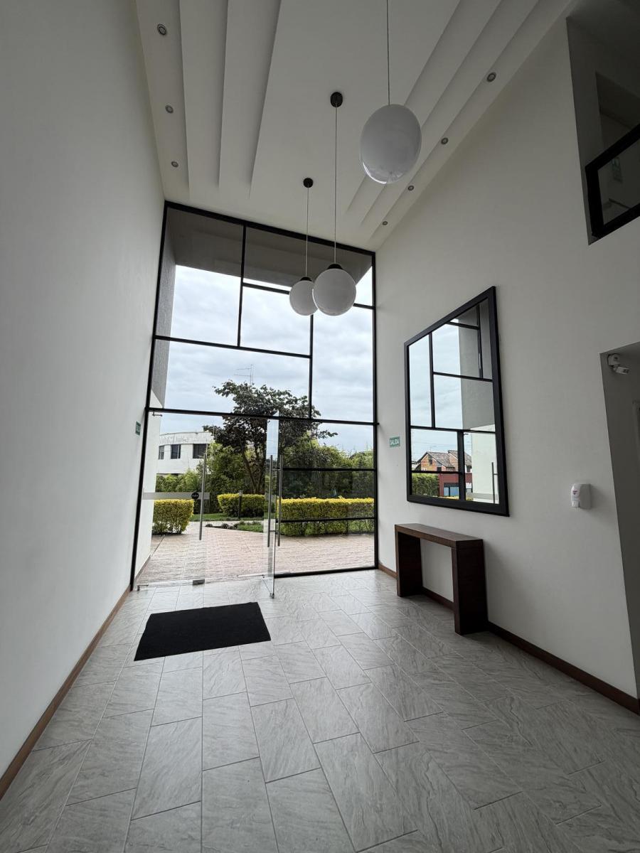 Planta Baja con Patio en Tumbaco - Se Vende por Viaje a Precio de Oportunidad — imagen 6