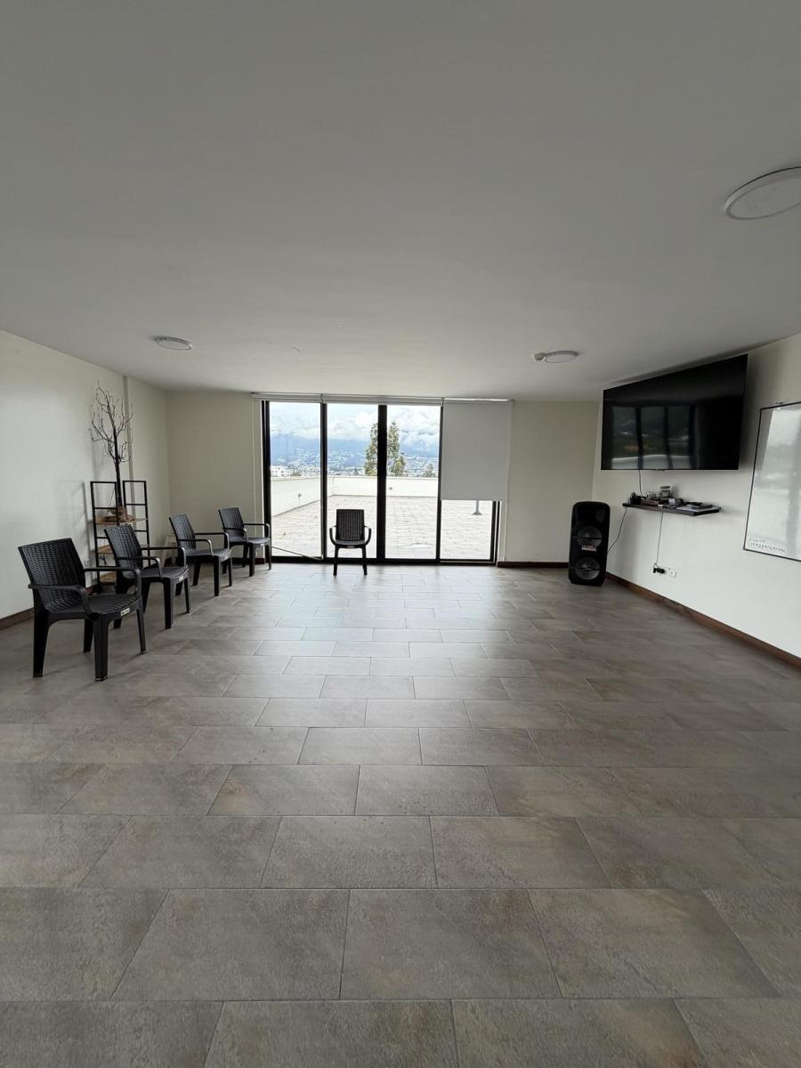 Planta Baja con Patio en Tumbaco - Se Vende por Viaje a Precio de Oportunidad — imagen 4