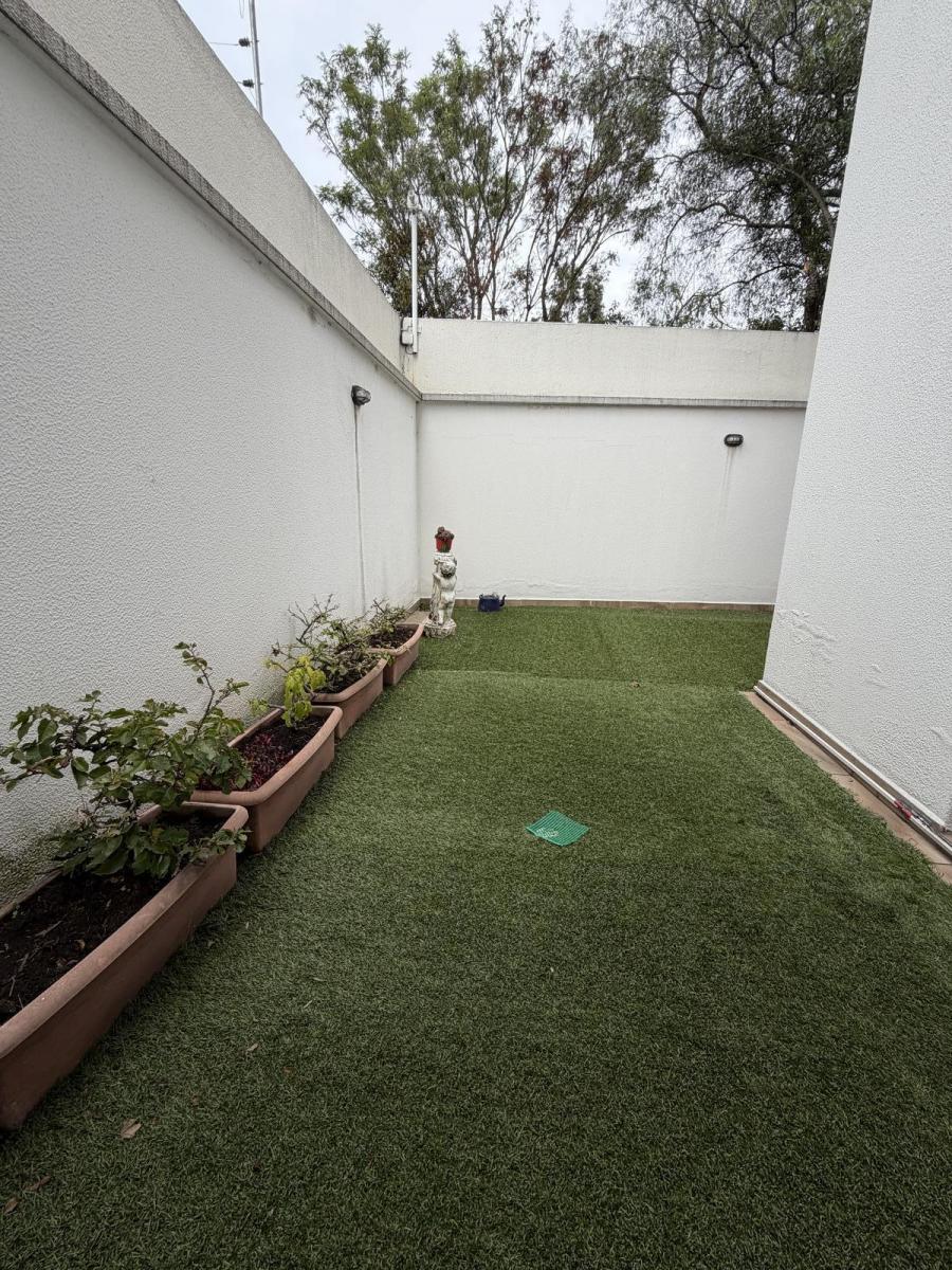 Planta Baja con Patio en Tumbaco - Se Vende por Viaje a Precio de Oportunidad — imagen 3