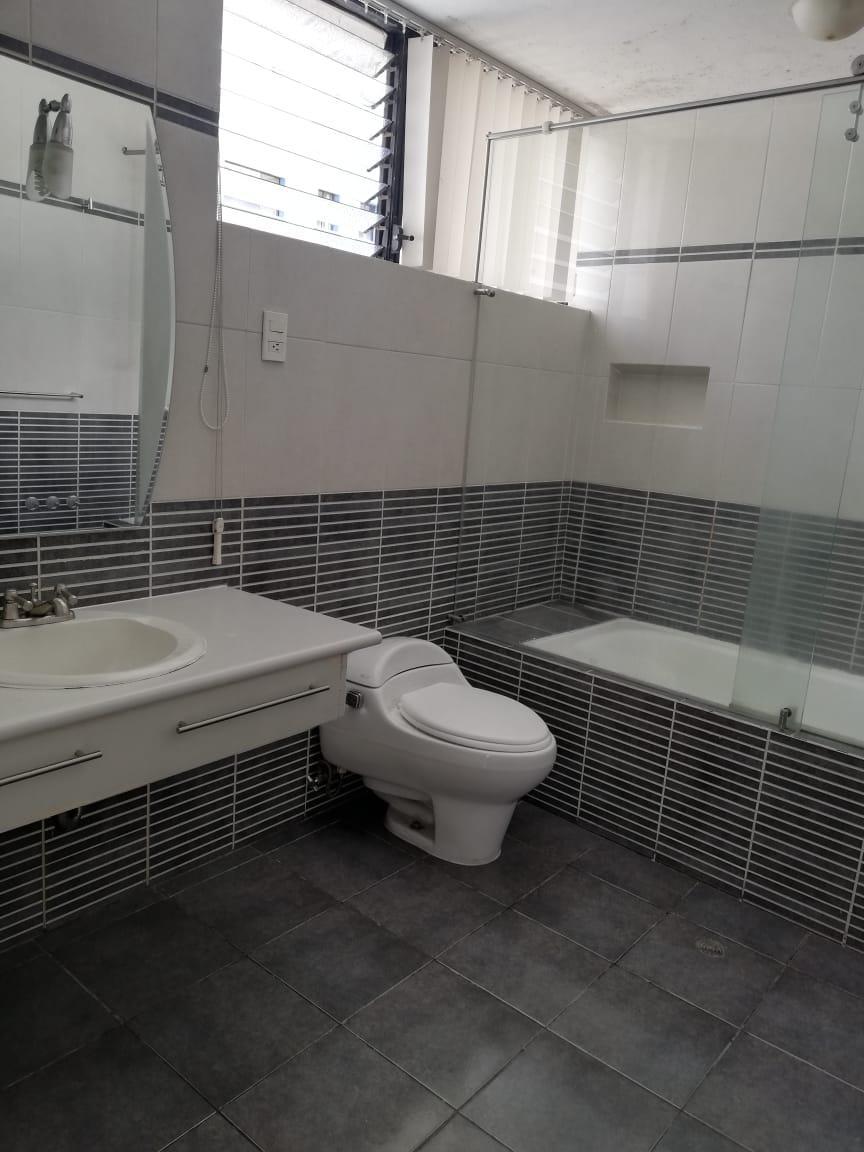 H/ Quito Tenis Bajo, Casa en Venta Usd — imagen 2