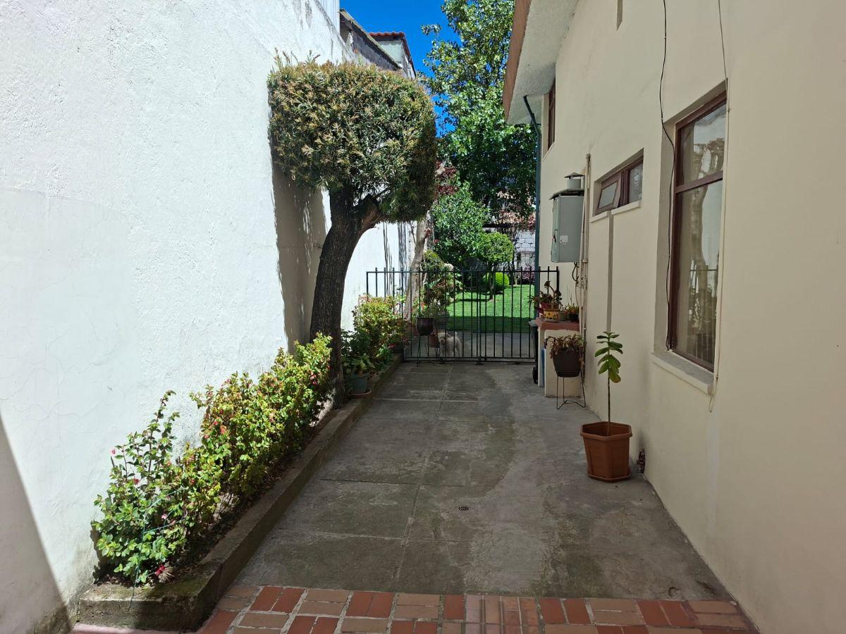 Vendo Casa de 408 m² con 2 Departamentos Independientes, Cada Uno de 3 Dorm. — imagen 5