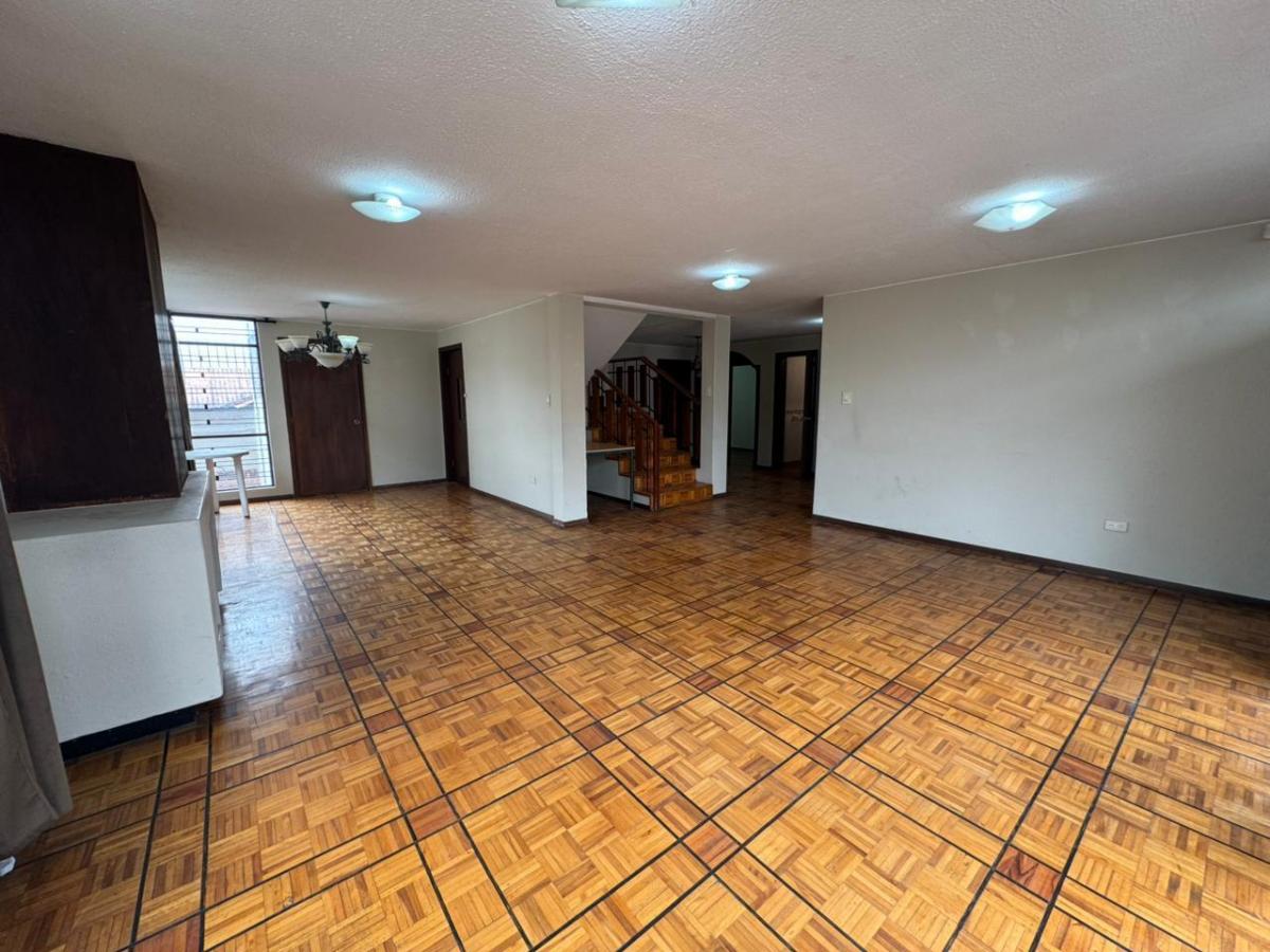 En Venta Casa Independiente de 6 Dorm. en Iñaquito Cerca Al Quicentro — imagen 9