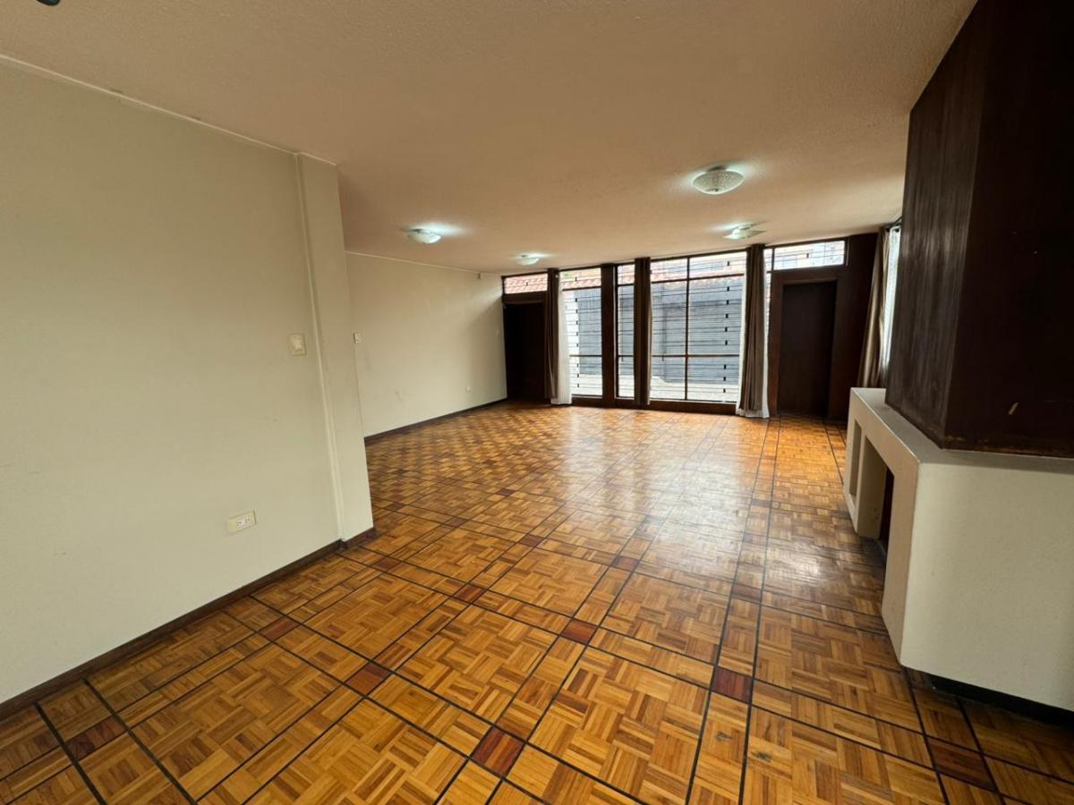 En Venta Casa Independiente de 6 Dorm. en Iñaquito Cerca Al Quicentro — imagen 7