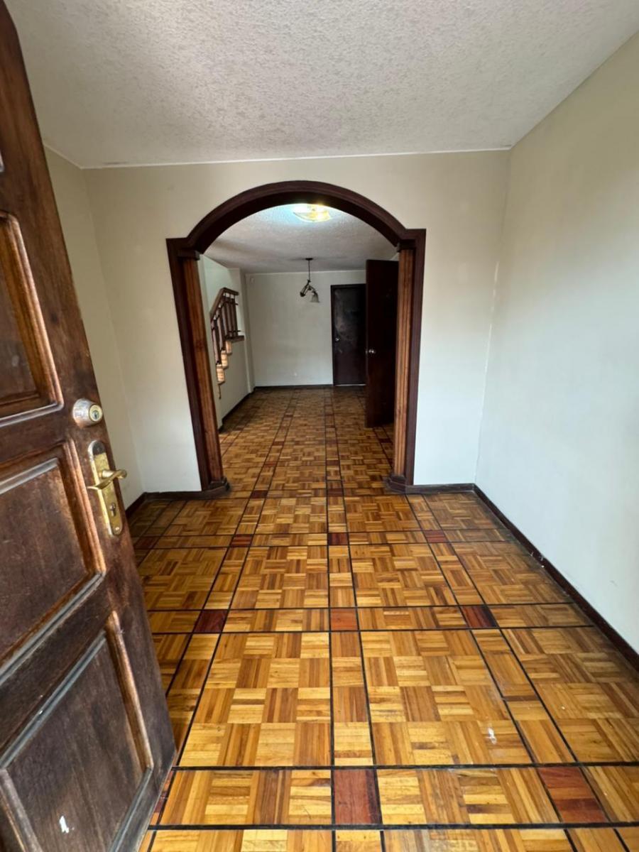 En Venta Casa Independiente de 6 Dorm. en Iñaquito Cerca Al Quicentro — imagen 6