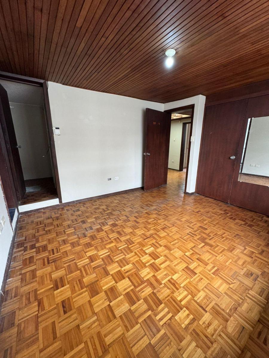 En Venta Casa Independiente de 6 Dorm. en Iñaquito Cerca Al Quicentro — imagen 2