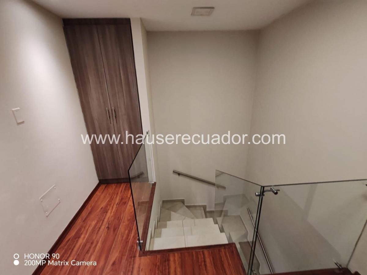 Exclusivo Departamento Dúplex de 2 Dorm. con 3 Parqueaderos, Bodega y Acabados Modernos — imagen 9
