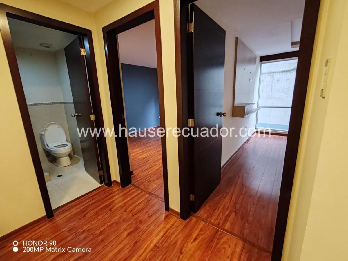 Exclusivo Departamento Dúplex de 2 Dorm. con 3 Parqueaderos, Bodega y Acabados Modernos — imagen 8