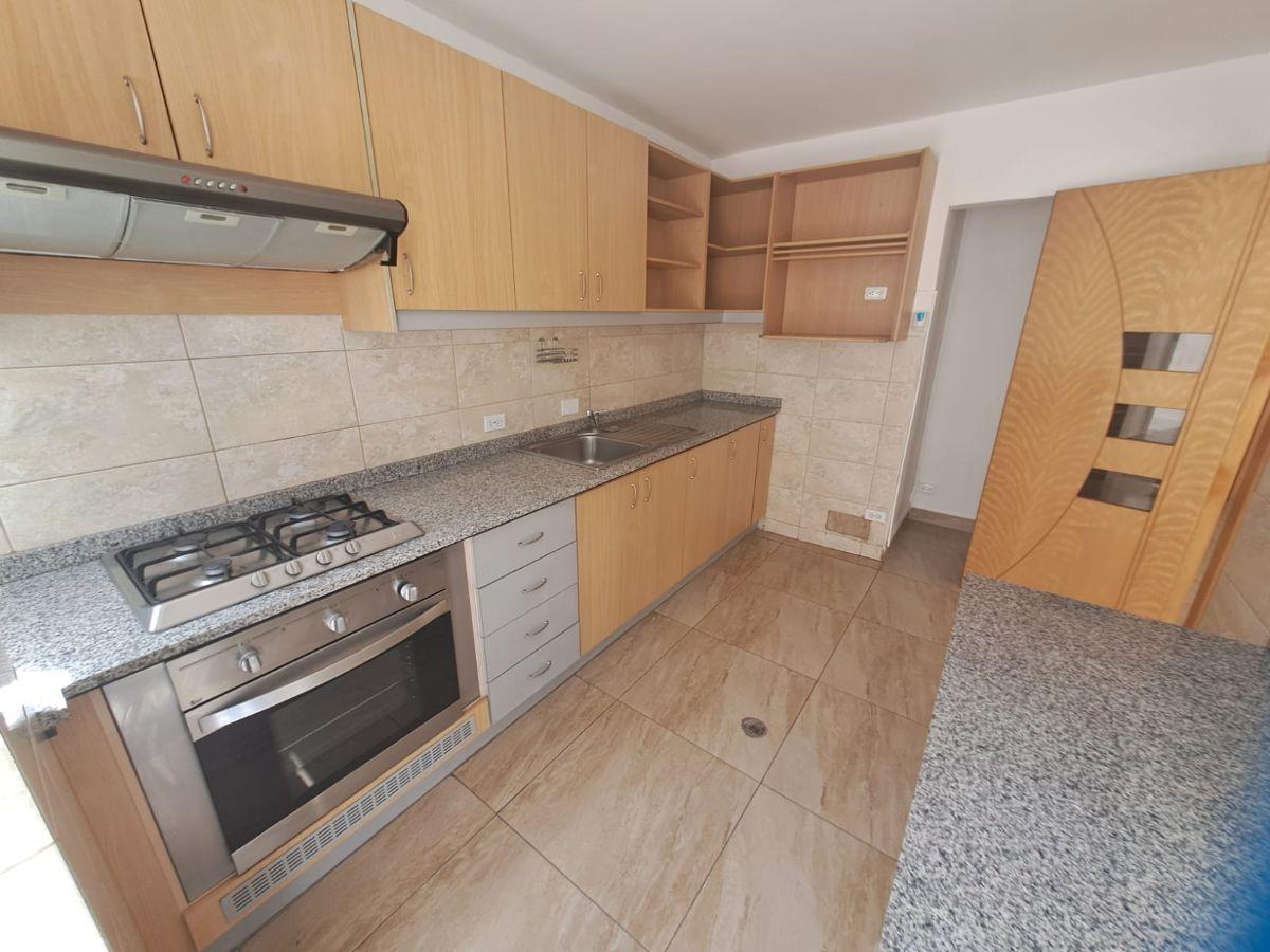 Departamento de Venta, Planta Baja, Papeles en Regla, Sitio, Cerca del Colegio Benalcazar — imagen 4