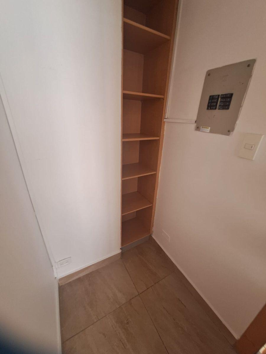 Departamento de Venta, Planta Baja, Papeles en Regla, Sitio, Cerca del Colegio Benalcazar — imagen 3