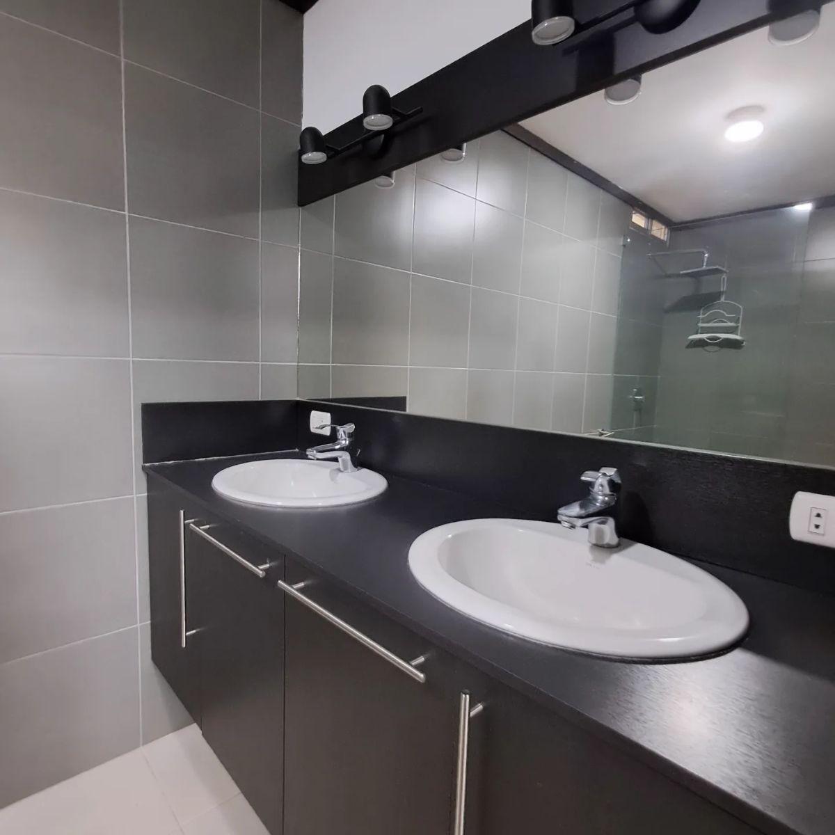 Departamento en Venta en Los Ceibos 200 m², Guayas — imagen 2