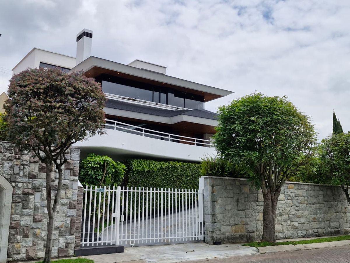 Casa con 737 m² Terreno, 4 Recámaras en Venta y Alquiler, Miravalle — imagen 10