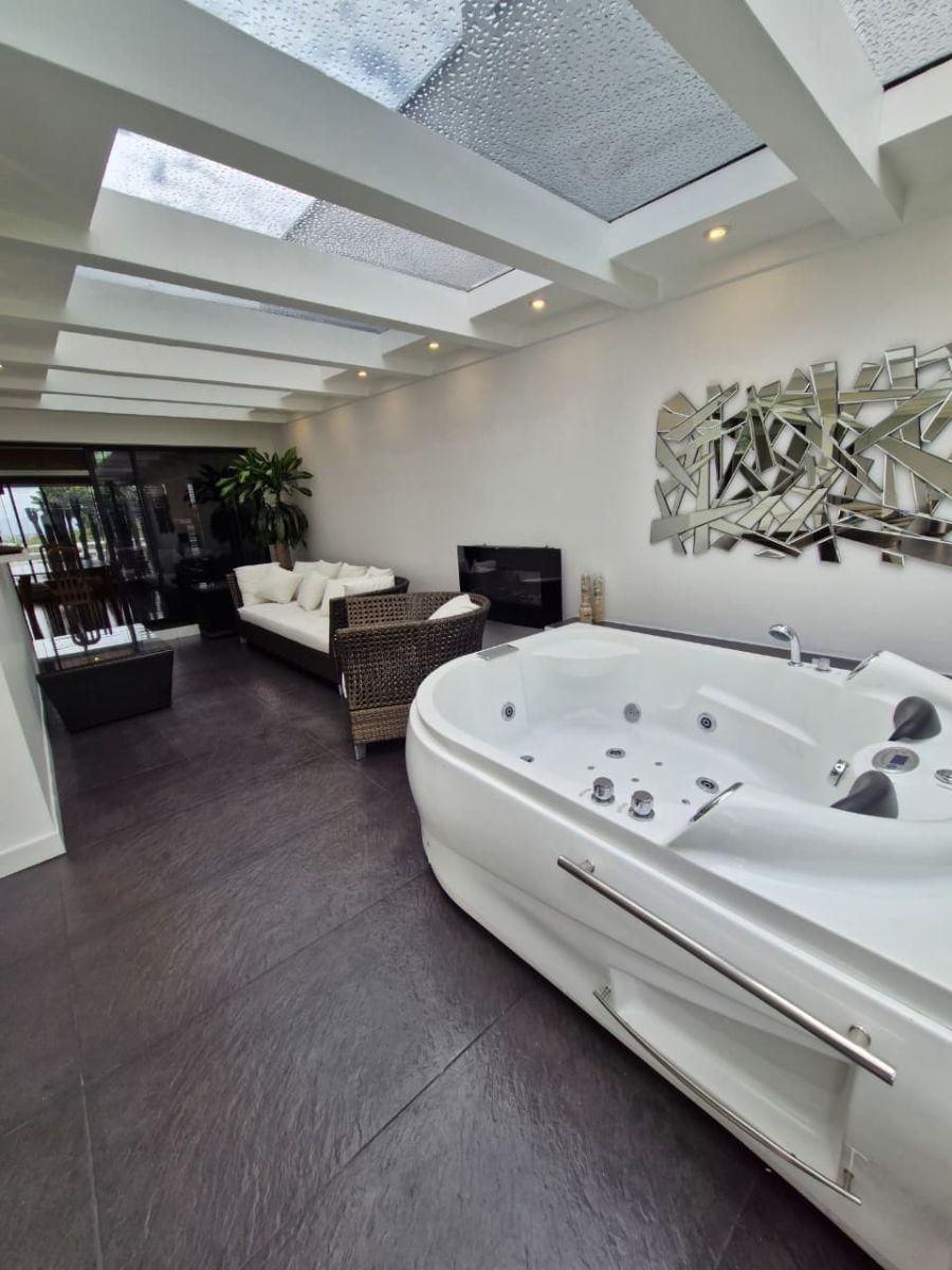 Casa con 737 m² Terreno, 4 Recámaras en Venta y Alquiler, Miravalle — imagen 2
