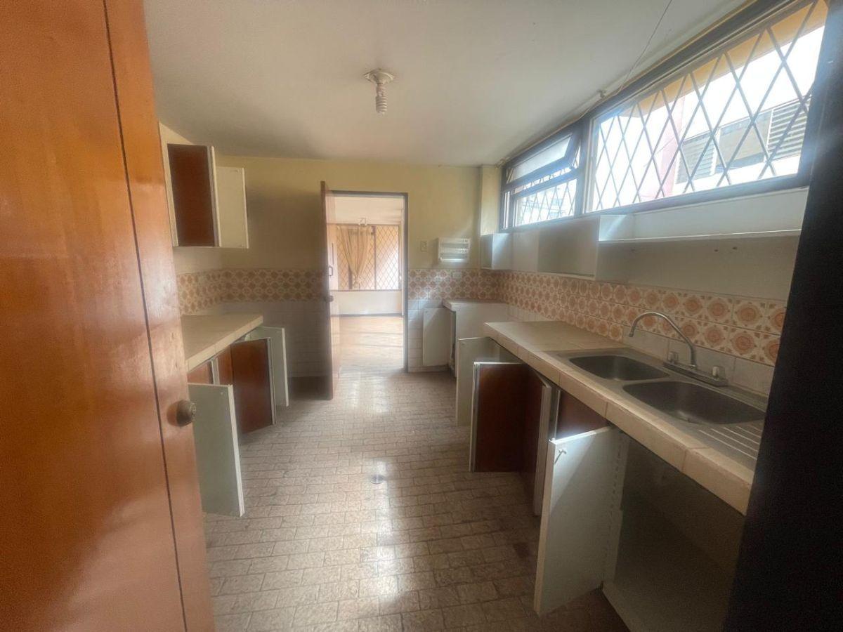 Vendo Pequeño Edificio Para Remodelar de 5 Departamentos - Sector Estadio Olimpico - *mm — imagen 6