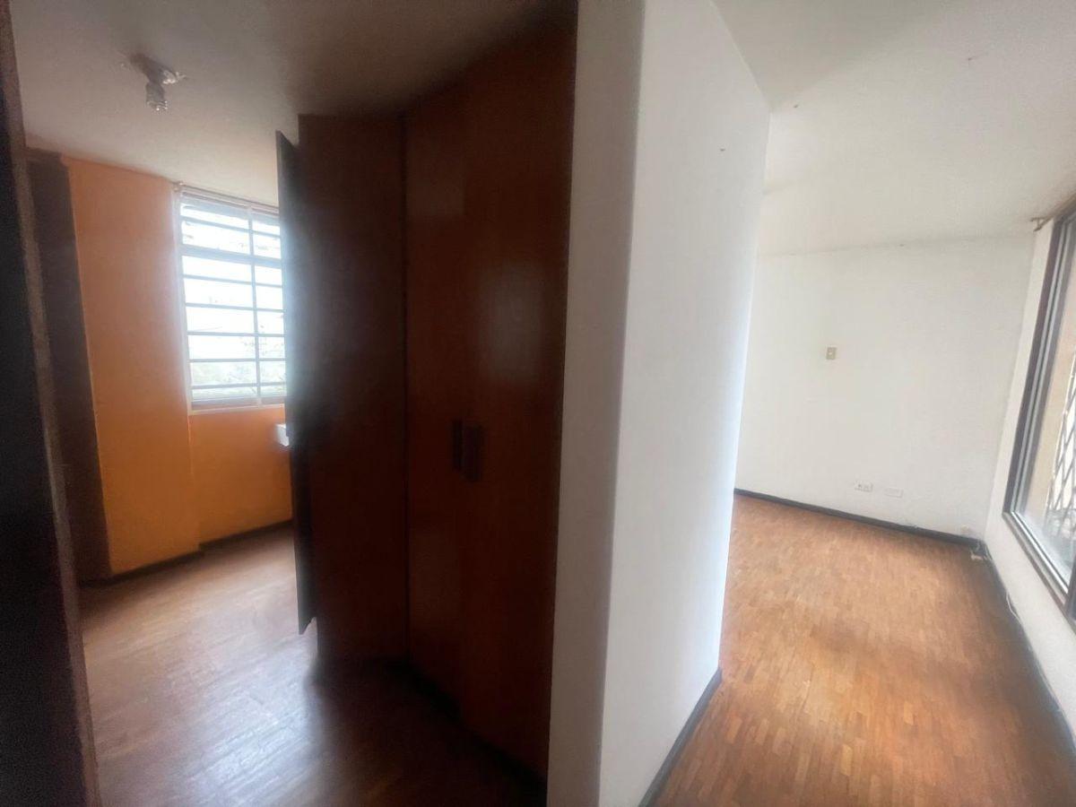 Vendo Pequeño Edificio Para Remodelar de 5 Departamentos - Sector Estadio Olimpico - *mm — imagen 2