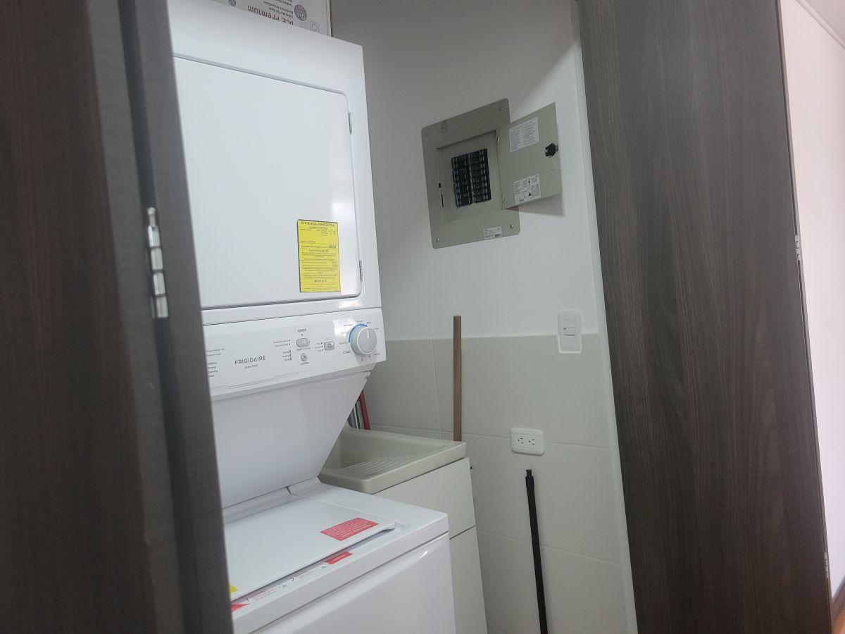 Quicentro - Vendo Moderno Dpto Totalmente Amoblado — imagen 3