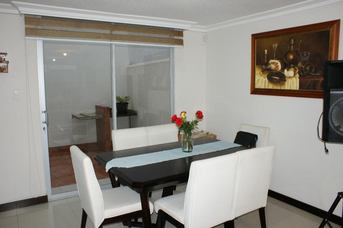 Venta - Casa - Acabados de Lujo - Pomasqui - Norte - Quito — imagen 7