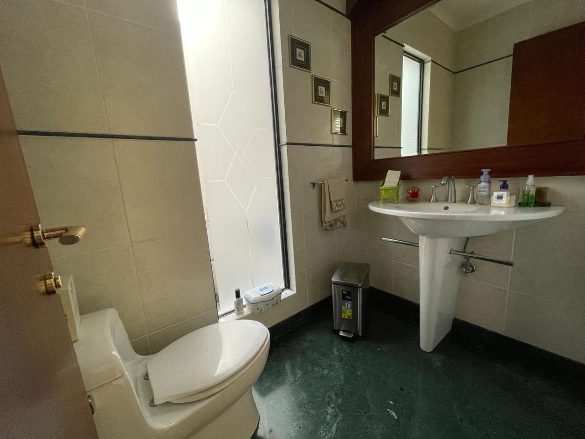 Casa de Lujo en Venta | Cumbayá – Urbanización Exclusiva — imagen 2