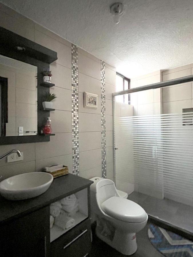 Vendo Departamento de 3 Dorm. Remodelado en El Sector de Solca o Embajada Americana — imagen 5