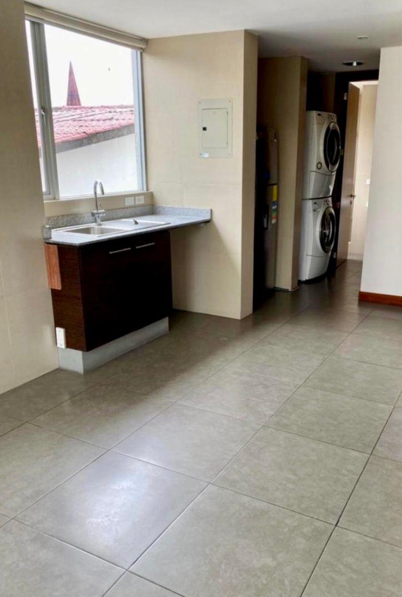 Hermoso Departamento con Jardín Dentro de La Ciudad Sector Coruña y Whymper — imagen 8