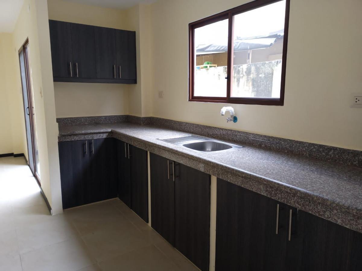 Casa de Venta en La Urbanización La Rioja, 4 Dorm., por Estrenar. Guayas — imagen 2