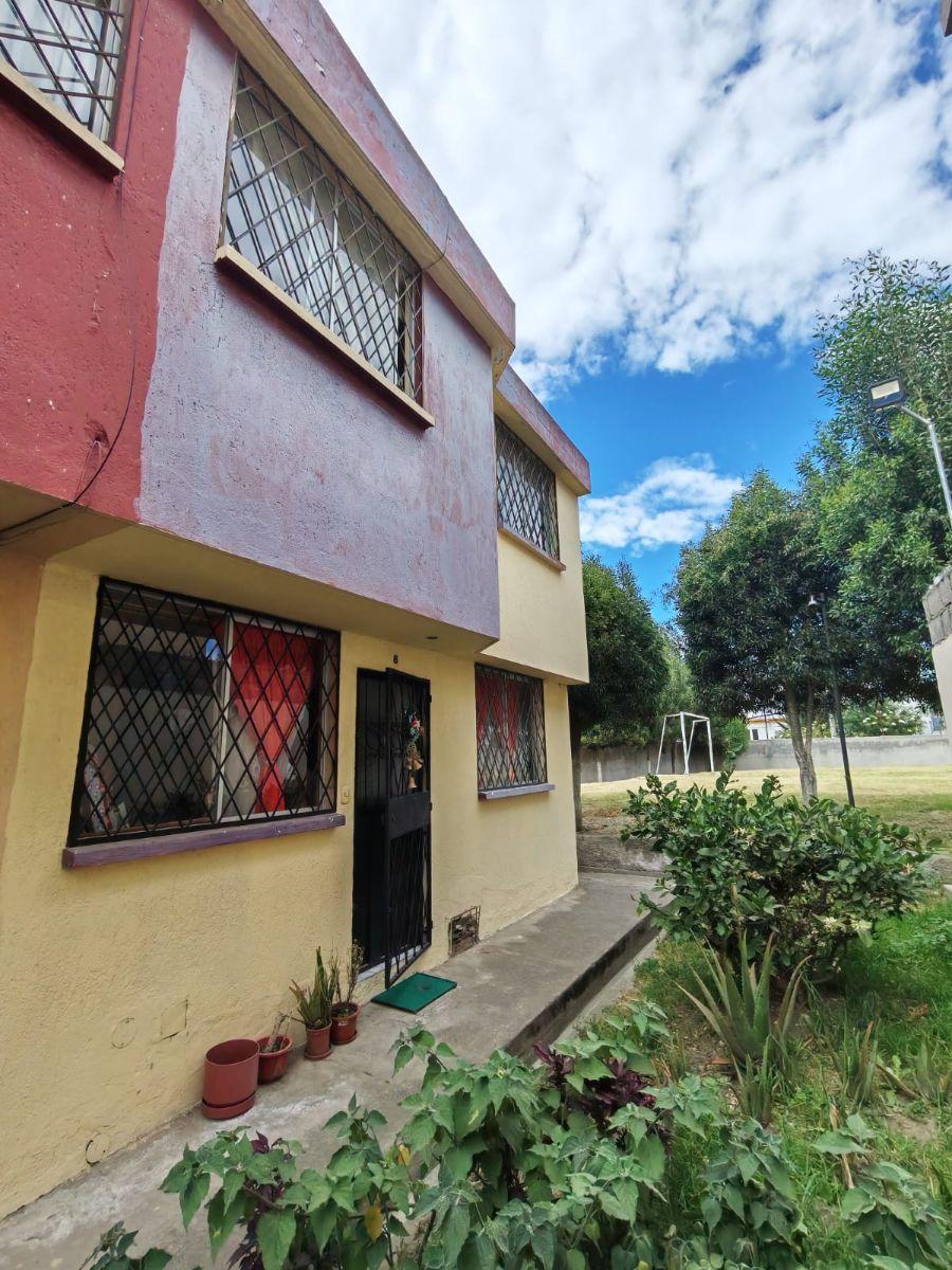 Calderon Casa Esquinera en Venta / Conjunto Las Gardenias — imagen 9