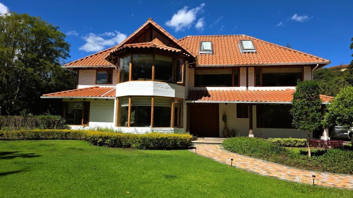 Casa con Amplio Terreno en Cumbayá — imagen 10