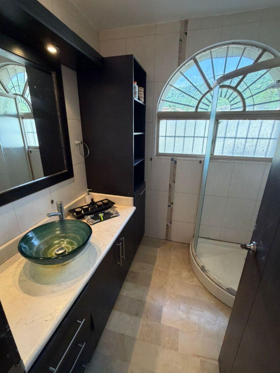 Casa de 892 m² con 5 Dorm. en Venta en Los Ceibos, Colinas de Los Ceibos, Guayas — imagen 8