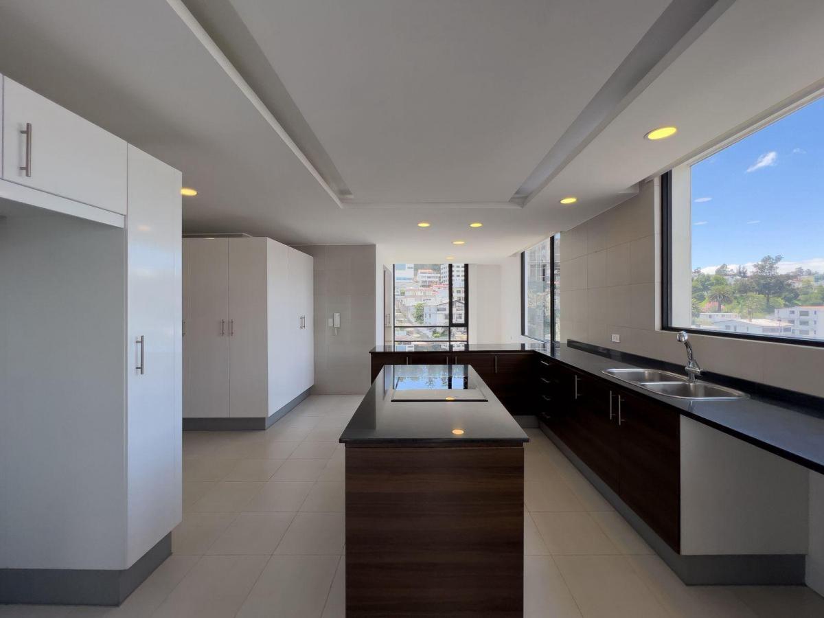 Oportunidad Departamento en Venta en Quito El Batán con Vista — imagen 5