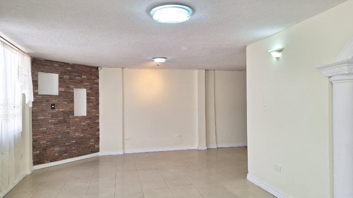 Vendo Casa Comercial Esquinera Conocoto - 4 Parqueaderos y 2 Locales Comerciales — imagen 5