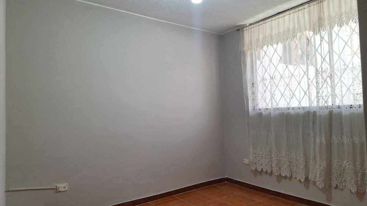 Vendo Casa Comercial Esquinera Conocoto - 4 Parqueaderos y 2 Locales Comerciales — imagen 2