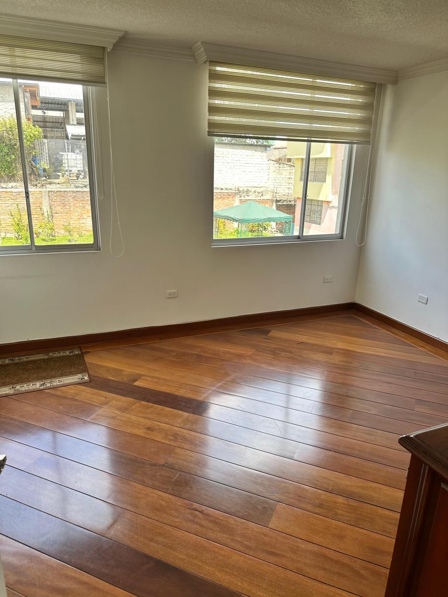 Acogedor Departamento de Venta Monteserrin — imagen 2