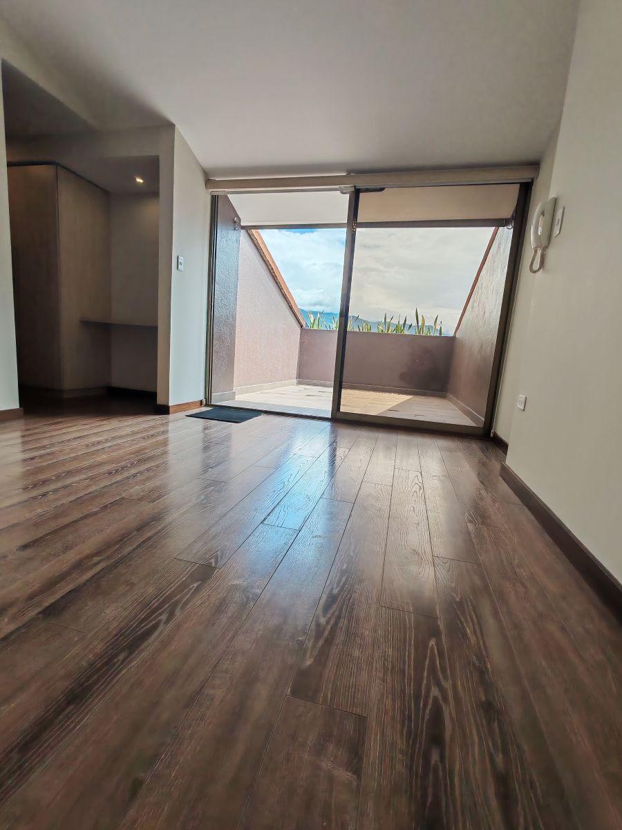 Departamento Duplex a La Venta Av Primero de Mayo con Terraza, Azuay — imagen 5