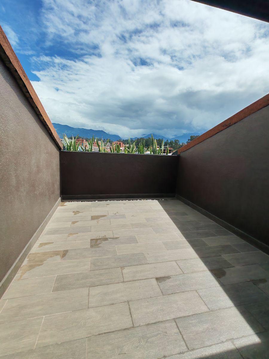 Departamento Duplex a La Venta Av Primero de Mayo con Terraza, Azuay — imagen 4